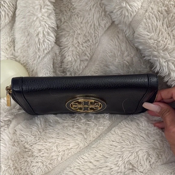 Tory Burch Black and Gold Wallet - Picture 4 of 4